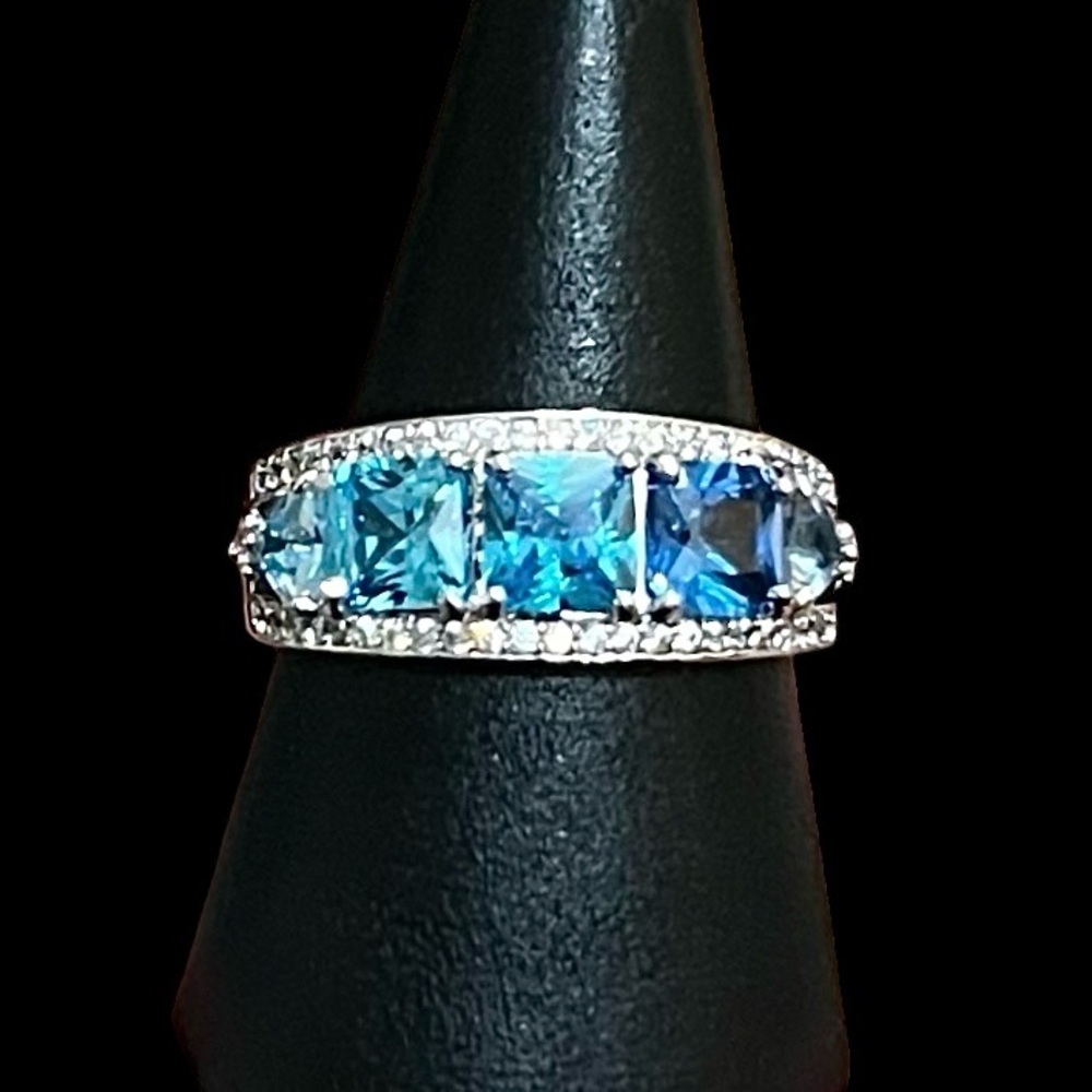 Bomb Party Blue Ombre Gradient Ring Size 7